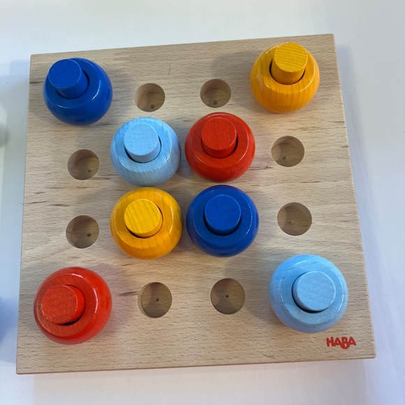 HABA Rainbow Whirls Pegging Game STEM Palette of Pegs Toy Ages 2 to 6 - Picture 5 of 7